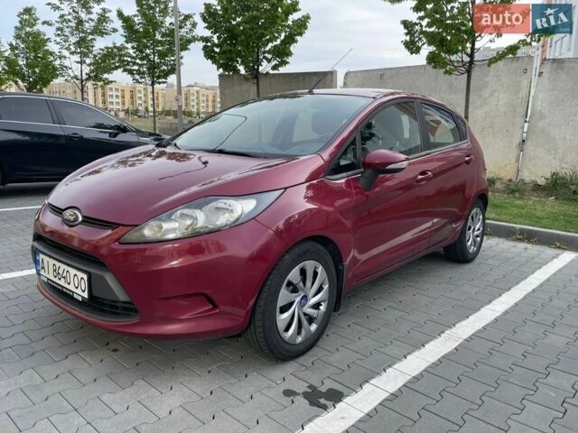 Красный Форд Фиеста, объемом двигателя 1.4 л и пробегом 130 тыс. км за 6700 $, фото 1 на Automoto.ua