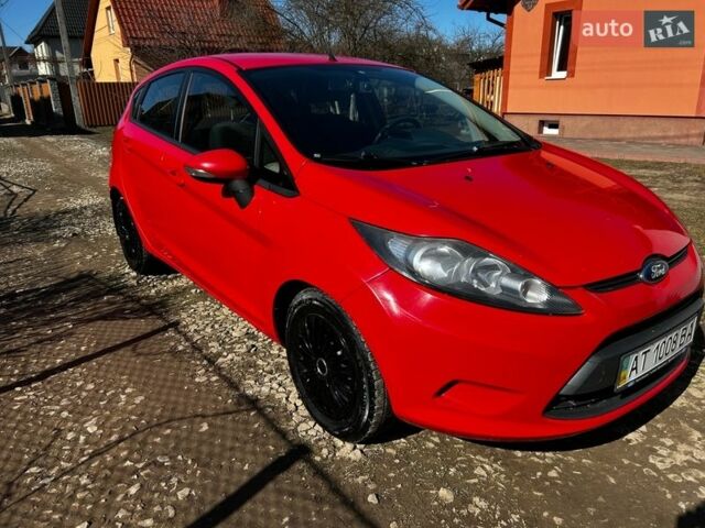 Червоний Форд Фієста, об'ємом двигуна 1.4 л та пробігом 162 тис. км за 6800 $, фото 1 на Automoto.ua