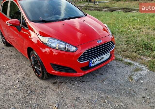 Красный Форд Фиеста, объемом двигателя 1 л и пробегом 67 тыс. км за 7350 $, фото 1 на Automoto.ua