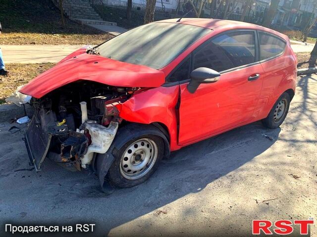 Красный Форд Фиеста, объемом двигателя 1.2 л и пробегом 140 тыс. км за 2700 $, фото 1 на Automoto.ua