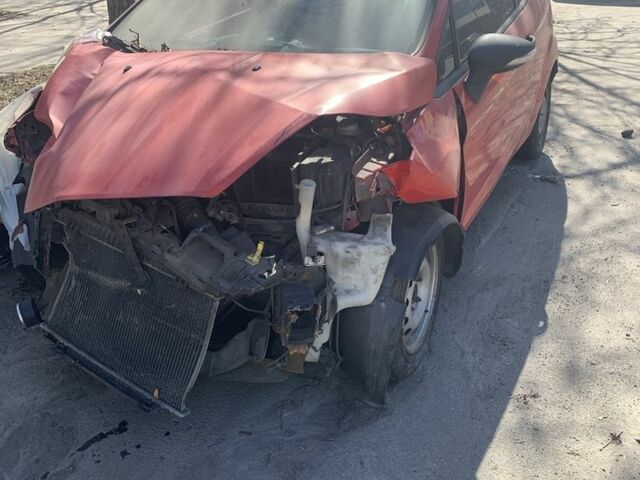 Червоний Форд Фієста, об'ємом двигуна 1.25 л та пробігом 140 тис. км за 2900 $, фото 1 на Automoto.ua