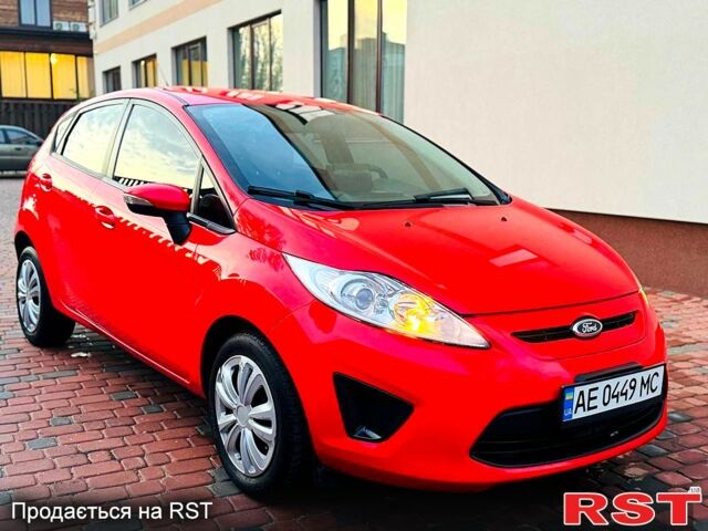 Красный Форд Фиеста, объемом двигателя 1.6 л и пробегом 16500 тыс. км за 7300 $, фото 1 на Automoto.ua