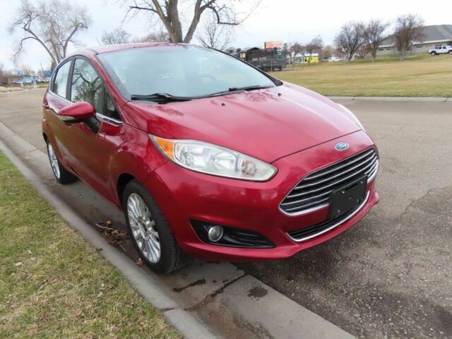 Красный Форд Фиеста, объемом двигателя 1.6 л и пробегом 70 тыс. км за 4000 $, фото 1 на Automoto.ua