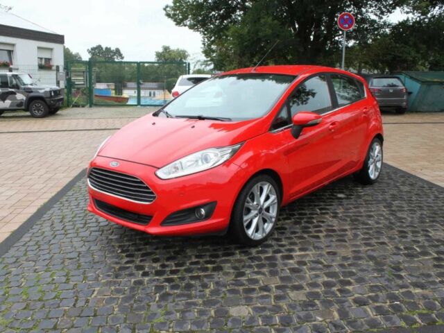 Красный Форд Фиеста, объемом двигателя 1 л и пробегом 60 тыс. км за 3500 $, фото 1 на Automoto.ua