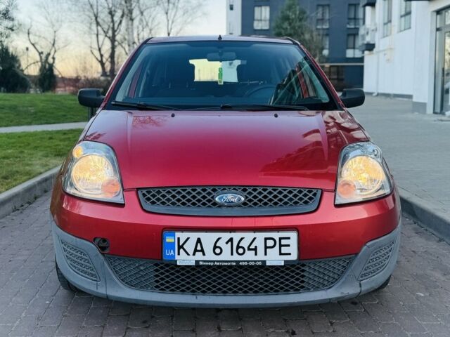 Червоний Форд Фієста, об'ємом двигуна 1.3 л та пробігом 280 тис. км за 2900 $, фото 1 на Automoto.ua