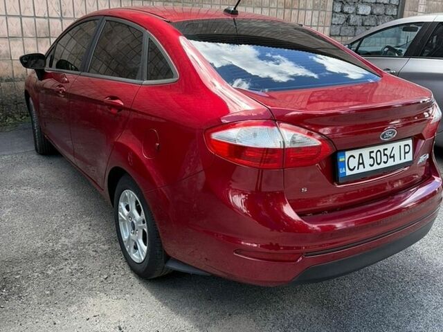 Красный Форд Фиеста, объемом двигателя 1.6 л и пробегом 155 тыс. км за 7300 $, фото 1 на Automoto.ua