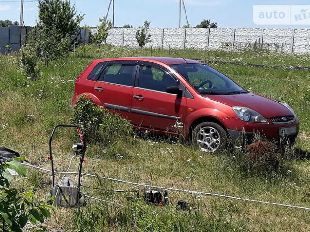 Червоний Форд Фієста, об'ємом двигуна 1.4 л та пробігом 209 тис. км за 5300 $, фото 1 на Automoto.ua