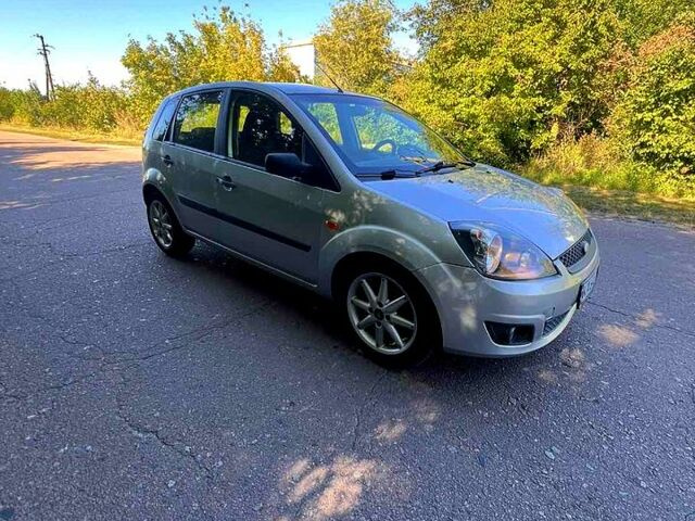 Форд Фиеста, объемом двигателя 1.4 л и пробегом 260 тыс. км за 3999 $, фото 1 на Automoto.ua