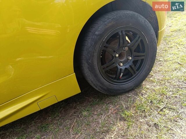 Жовтий Форд Фієста, об'ємом двигуна 1 л та пробігом 148 тис. км за 5800 $, фото 1 на Automoto.ua