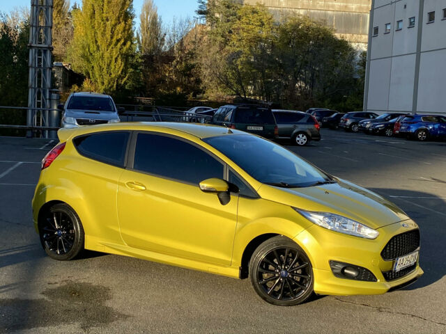Жовтий Форд Фієста, об'ємом двигуна 1 л та пробігом 134 тис. км за 9200 $, фото 1 на Automoto.ua