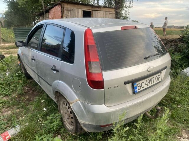 Сірий Форд Фієста, об'ємом двигуна 1.4 л та пробігом 300 тис. км за 2000 $, фото 1 на Automoto.ua