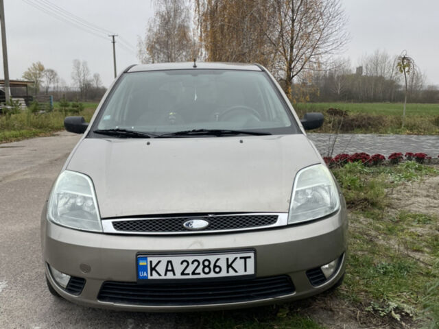 Сірий Форд Фієста, об'ємом двигуна 1.4 л та пробігом 237 тис. км за 3250 $, фото 1 на Automoto.ua