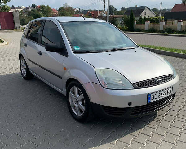 Серый Форд Фиеста, объемом двигателя 1.25 л и пробегом 290 тыс. км за 3600 $, фото 1 на Automoto.ua