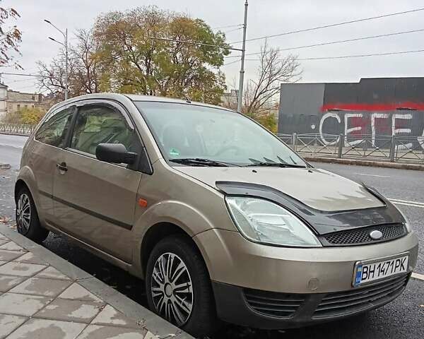 Серый Форд Фиеста, объемом двигателя 1.3 л и пробегом 300 тыс. км за 2900 $, фото 1 на Automoto.ua