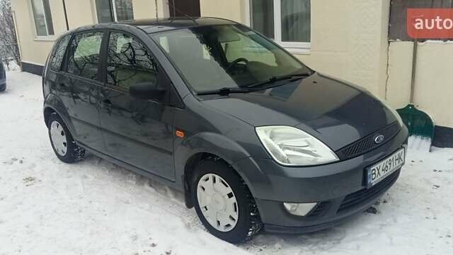 Серый Форд Фиеста, объемом двигателя 1.4 л и пробегом 159 тыс. км за 3500 $, фото 1 на Automoto.ua