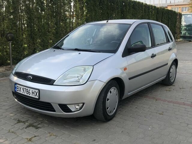 Серый Форд Фиеста, объемом двигателя 1.4 л и пробегом 174 тыс. км за 3500 $, фото 1 на Automoto.ua