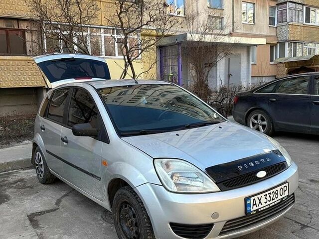 Серый Форд Фиеста, объемом двигателя 1.3 л и пробегом 280 тыс. км за 3200 $, фото 1 на Automoto.ua