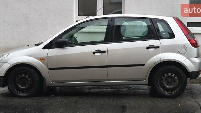 Сірий Форд Фієста, об'ємом двигуна 1.3 л та пробігом 93 тис. км за 3400 $, фото 1 на Automoto.ua