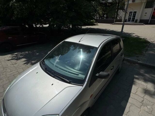 Сірий Форд Фієста, об'ємом двигуна 1.3 л та пробігом 206 тис. км за 3100 $, фото 1 на Automoto.ua