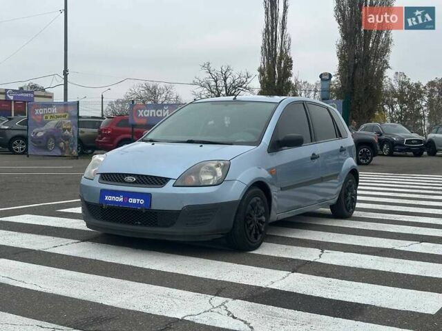 Серый Форд Фиеста, объемом двигателя 1.4 л и пробегом 298 тыс. км за 3850 $, фото 1 на Automoto.ua