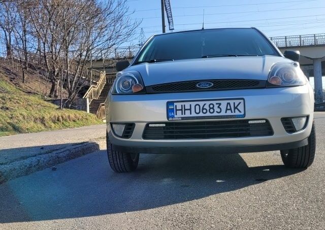 Сірий Форд Фієста, об'ємом двигуна 1.4 л та пробігом 290 тис. км за 4000 $, фото 1 на Automoto.ua