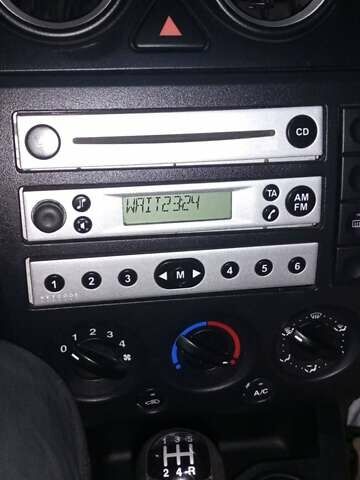 Серый Форд Фиеста, объемом двигателя 1.3 л и пробегом 270 тыс. км за 2600 $, фото 1 на Automoto.ua