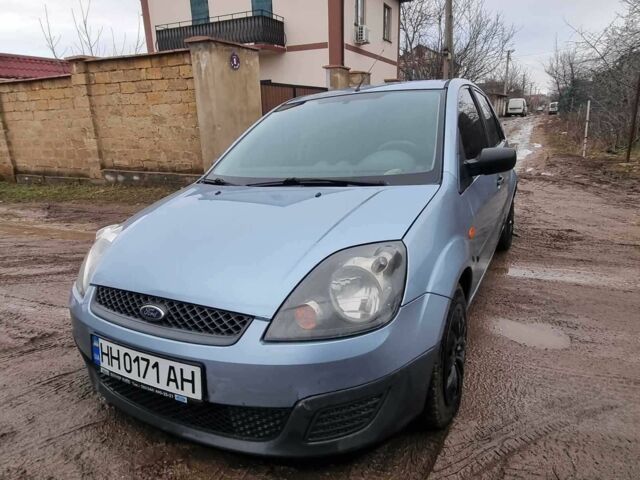 Серый Форд Фиеста, объемом двигателя 1.4 л и пробегом 222 тыс. км за 3999 $, фото 1 на Automoto.ua