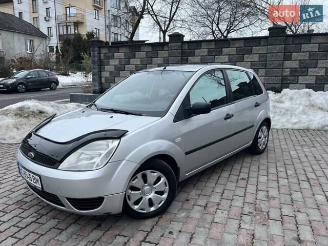 Серый Форд Фиеста, объемом двигателя 1.3 л и пробегом 280 тыс. км за 2950 $, фото 1 на Automoto.ua