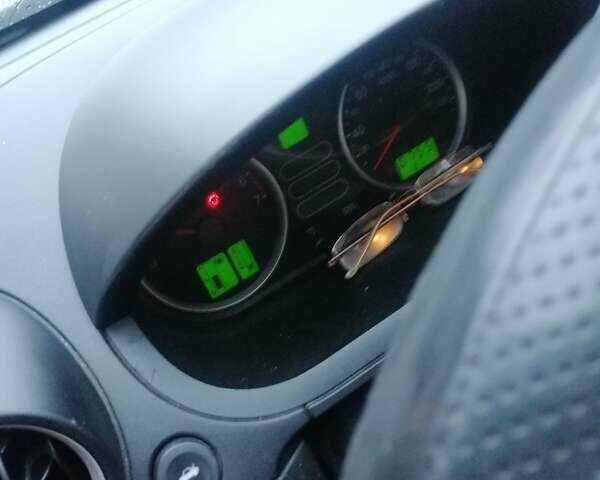 Сірий Форд Фієста, об'ємом двигуна 1.4 л та пробігом 200 тис. км за 4450 $, фото 1 на Automoto.ua