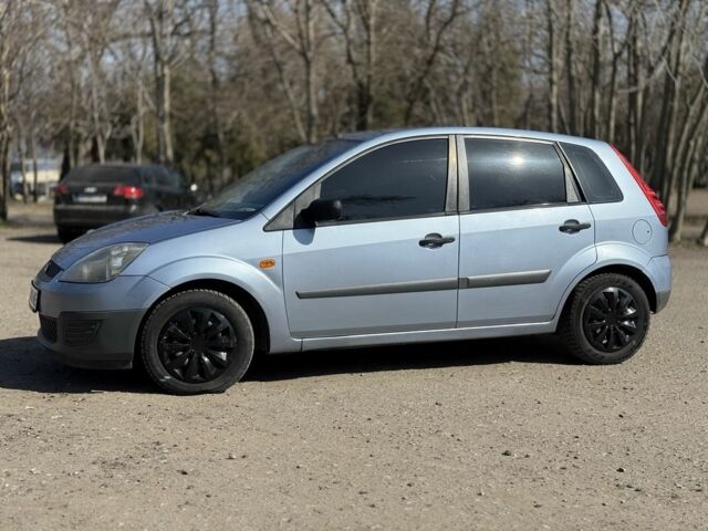 Серый Форд Фиеста, объемом двигателя 1.4 л и пробегом 167 тыс. км за 4200 $, фото 1 на Automoto.ua