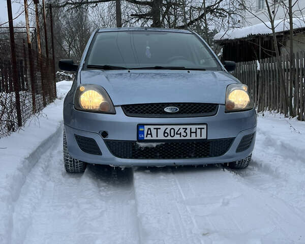 Серый Форд Фиеста, объемом двигателя 1.24 л и пробегом 129 тыс. км за 3500 $, фото 1 на Automoto.ua