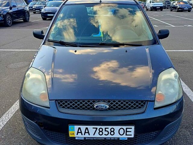 Серый Форд Фиеста, объемом двигателя 1.3 л и пробегом 308 тыс. км за 3900 $, фото 1 на Automoto.ua