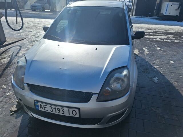 Серый Форд Фиеста, объемом двигателя 1.4 л и пробегом 185 тыс. км за 2500 $, фото 1 на Automoto.ua