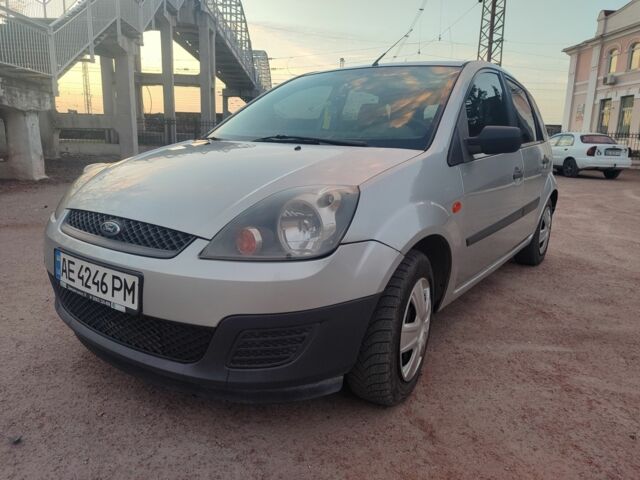 Серый Форд Фиеста, объемом двигателя 1.2 л и пробегом 1000 тыс. км за 2650 $, фото 1 на Automoto.ua
