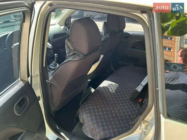 Сірий Форд Фієста, об'ємом двигуна 1.39 л та пробігом 183 тис. км за 5500 $, фото 1 на Automoto.ua