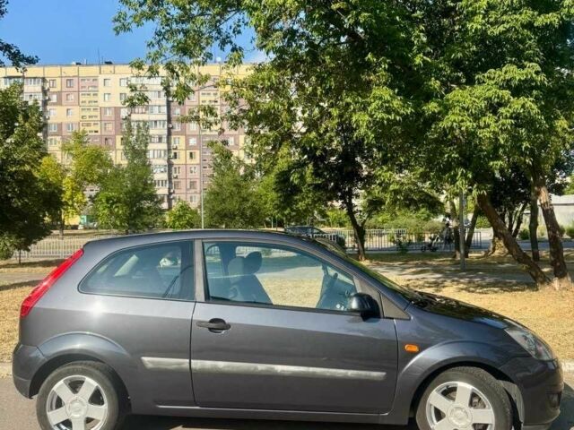 Серый Форд Фиеста, объемом двигателя 1.6 л и пробегом 202 тыс. км за 4500 $, фото 1 на Automoto.ua
