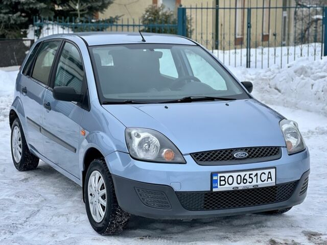 Серый Форд Фиеста, объемом двигателя 1.3 л и пробегом 153 тыс. км за 3699 $, фото 1 на Automoto.ua