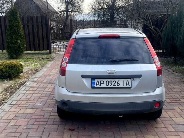 Сірий Форд Фієста, об'ємом двигуна 1.4 л та пробігом 19700 тис. км за 3500 $, фото 1 на Automoto.ua