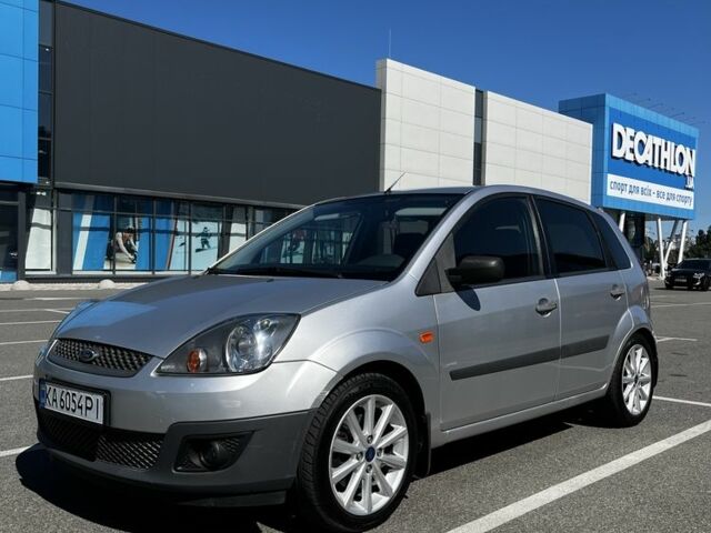 Серый Форд Фиеста, объемом двигателя 1.4 л и пробегом 199 тыс. км за 4000 $, фото 1 на Automoto.ua