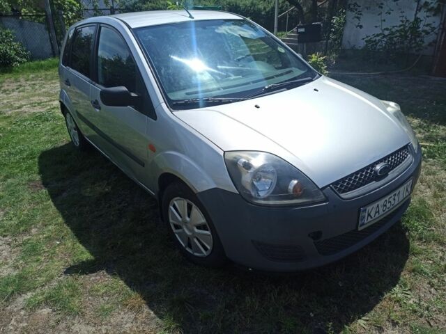 Серый Форд Фиеста, объемом двигателя 1.4 л и пробегом 158 тыс. км за 3200 $, фото 1 на Automoto.ua