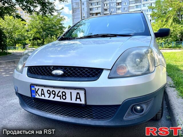 Серый Форд Фиеста, объемом двигателя 1.4 л и пробегом 283 тыс. км за 3999 $, фото 1 на Automoto.ua