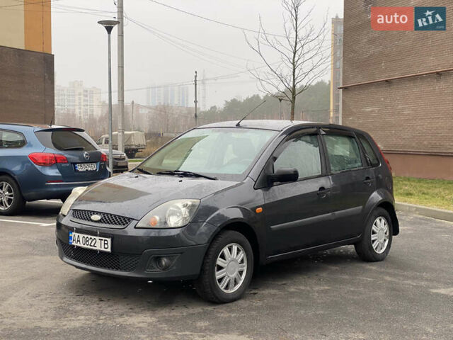 Серый Форд Фиеста, объемом двигателя 1.4 л и пробегом 235 тыс. км за 3300 $, фото 1 на Automoto.ua