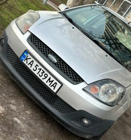 Сірий Форд Фієста, об'ємом двигуна 1.4 л та пробігом 120 тис. км за 4200 $, фото 1 на Automoto.ua