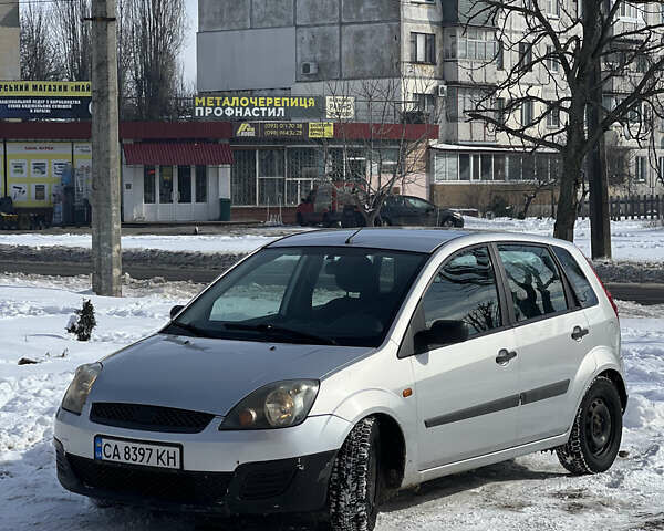 Сірий Форд Фієста, об'ємом двигуна 1.4 л та пробігом 230 тис. км за 3800 $, фото 1 на Automoto.ua