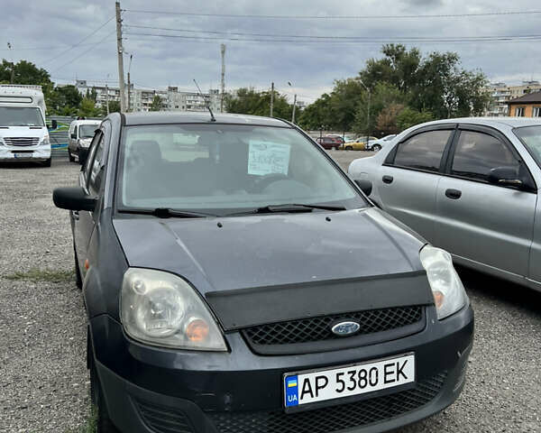 Сірий Форд Фієста, об'ємом двигуна 1.4 л та пробігом 245 тис. км за 2800 $, фото 1 на Automoto.ua