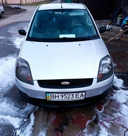 Серый Форд Фиеста, объемом двигателя 1.39 л и пробегом 215 тыс. км за 4500 $, фото 1 на Automoto.ua