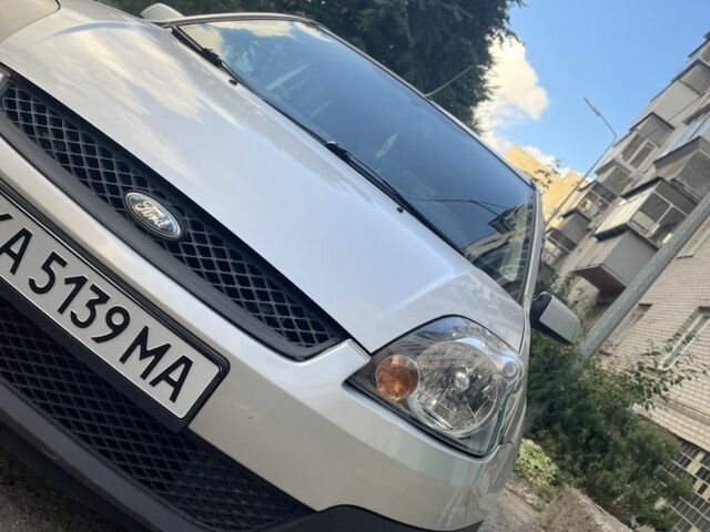 Сірий Форд Фієста, об'ємом двигуна 1.4 л та пробігом 120 тис. км за 4100 $, фото 1 на Automoto.ua