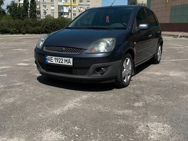 Сірий Форд Фієста, об'ємом двигуна 1.4 л та пробігом 194 тис. км за 3950 $, фото 1 на Automoto.ua
