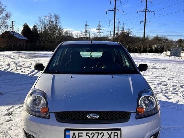 Сірий Форд Фієста, об'ємом двигуна 1.2 л та пробігом 21500 тис. км за 3700 $, фото 1 на Automoto.ua
