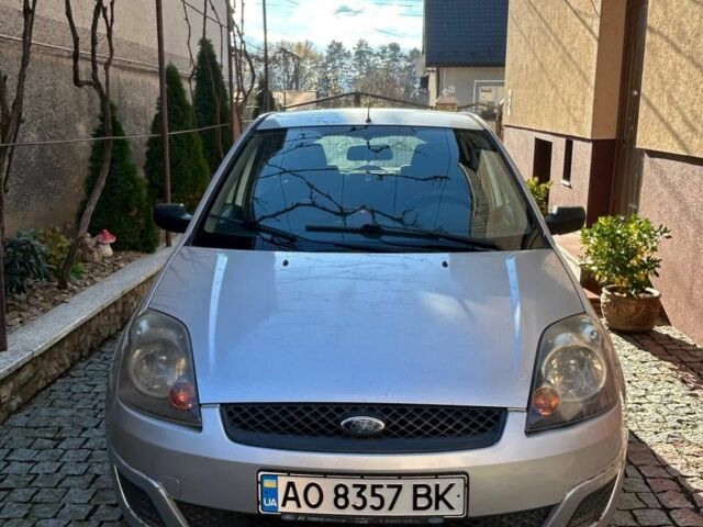Серый Форд Фиеста, объемом двигателя 1.2 л и пробегом 180 тыс. км за 3700 $, фото 1 на Automoto.ua